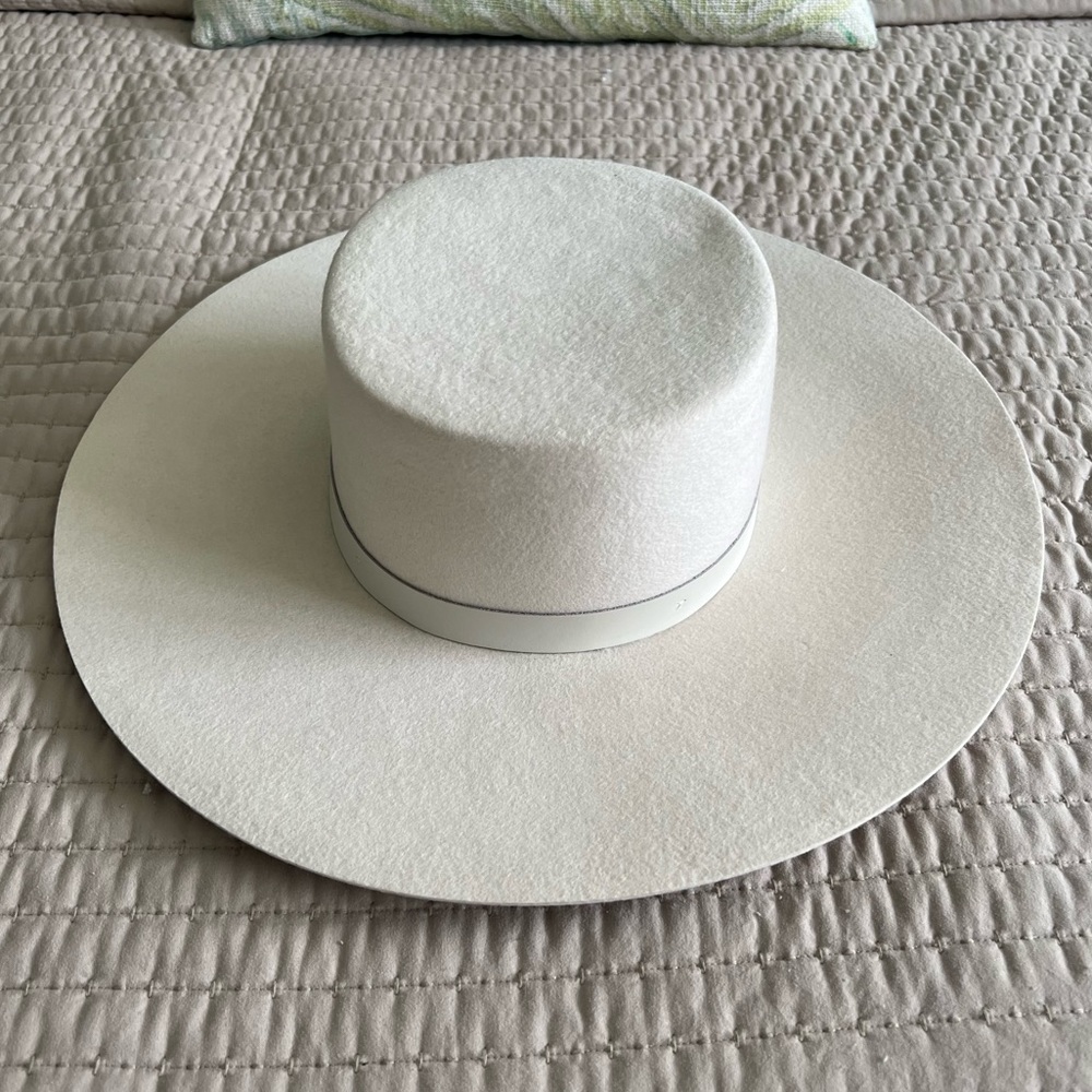 Olive & Pique Felt Wide Brim Boater Hat